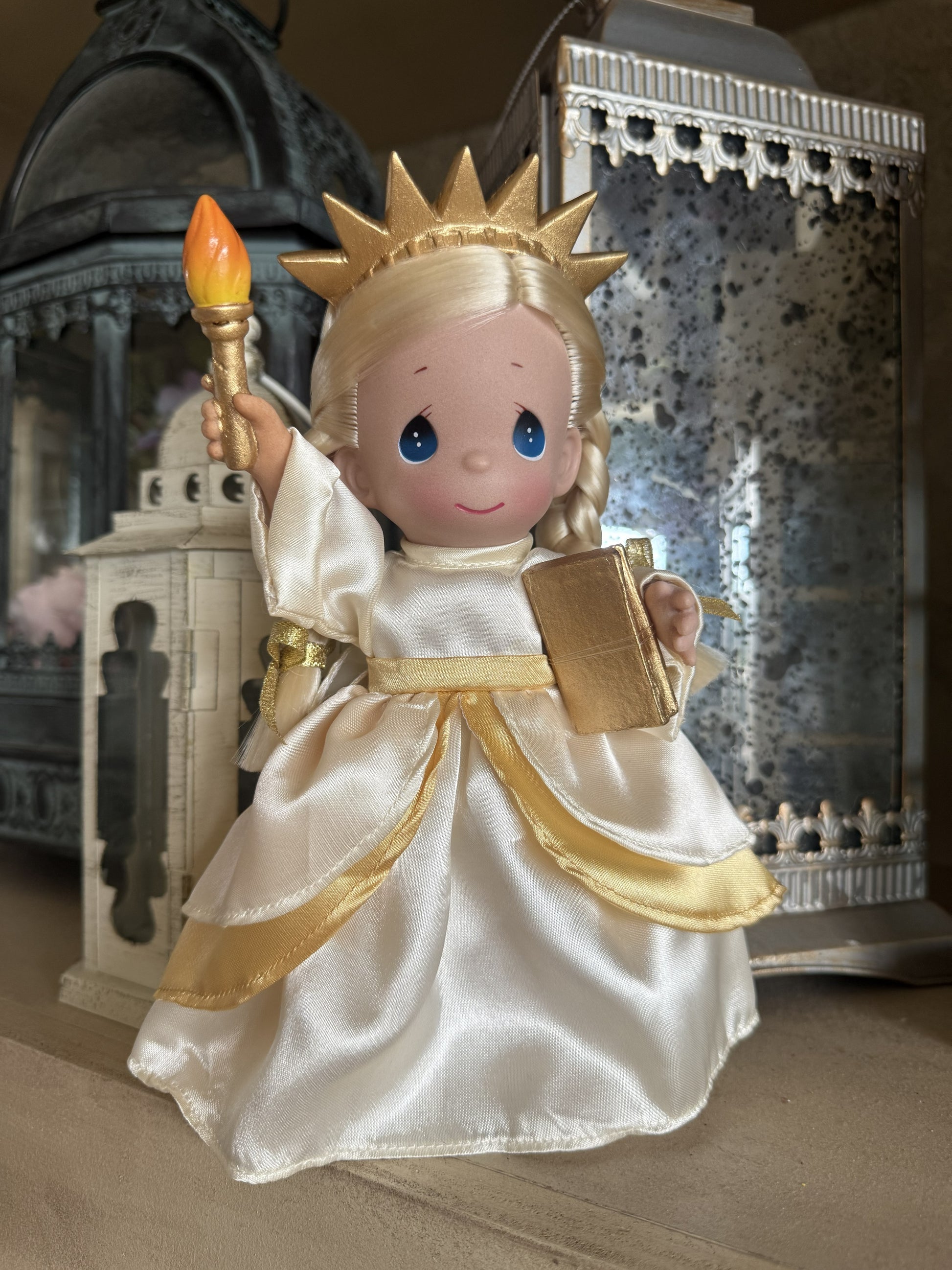 250th USA Birthday - 9" Statue of Liberty - America the Beautiful