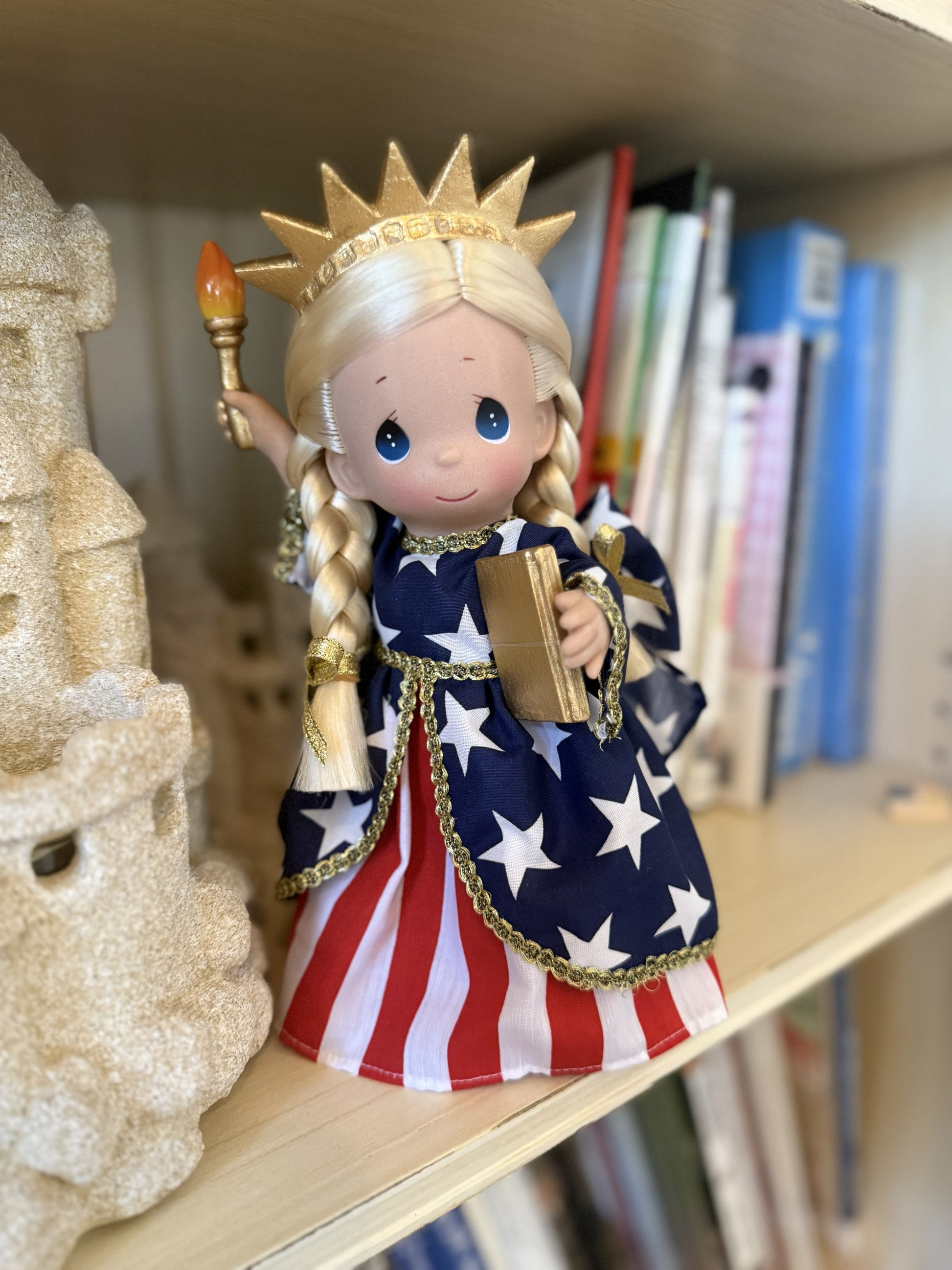 250th USA Birthday - 9" Statue of Liberty - Land of the Free