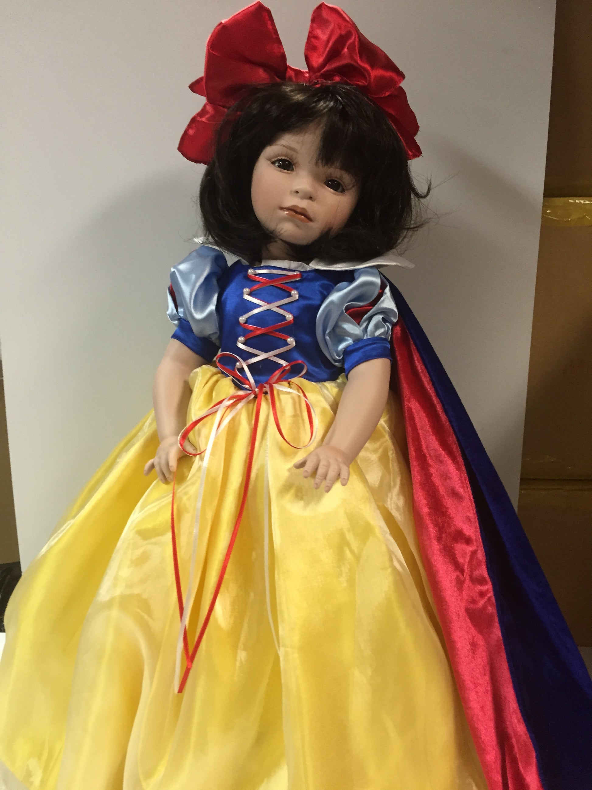 Snow White in Porcelain Princesses